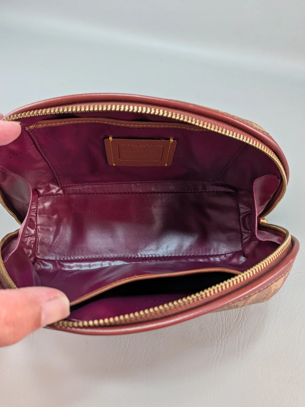 COACH Cosmetic Pouch Julienne Case 22 Coated Canvas Signature C3488 Zip Domed